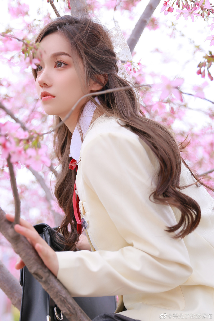 李嘉明舆论危机：蹭热度翻车，仓促道歉只为保流量